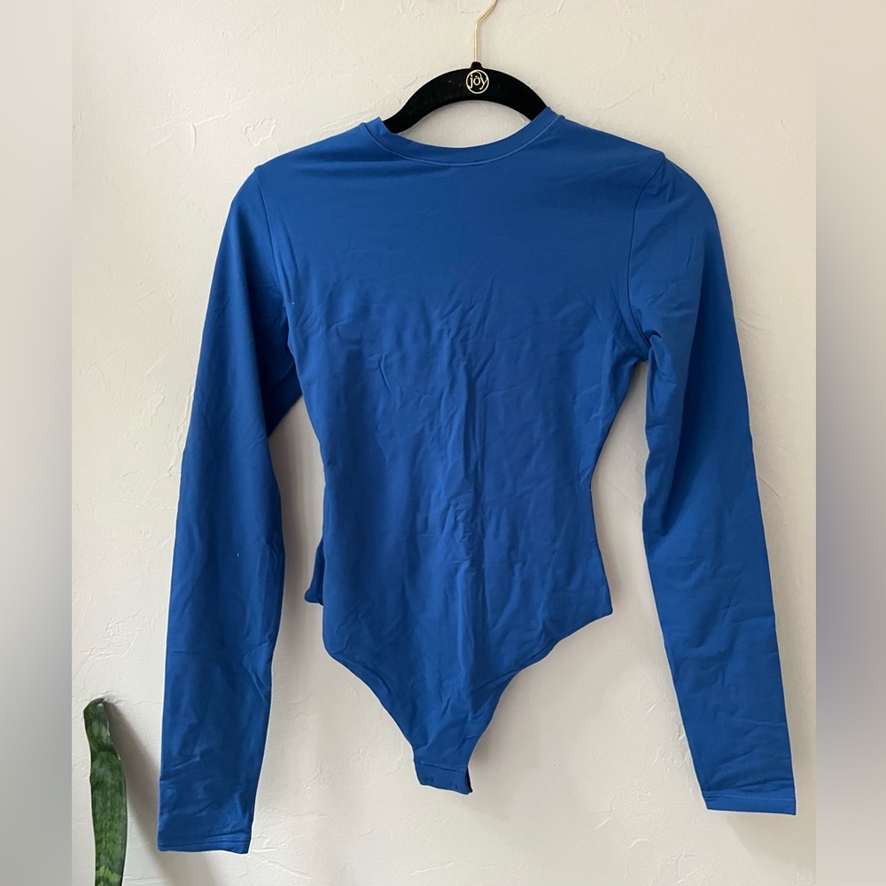 💙SKIMS FITS EVERYBODY LONG SLEEVE CREW NECK BODYSUIT IN SAPPHIRE S